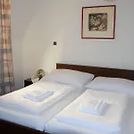 Self-service Ostas Hotel Praga