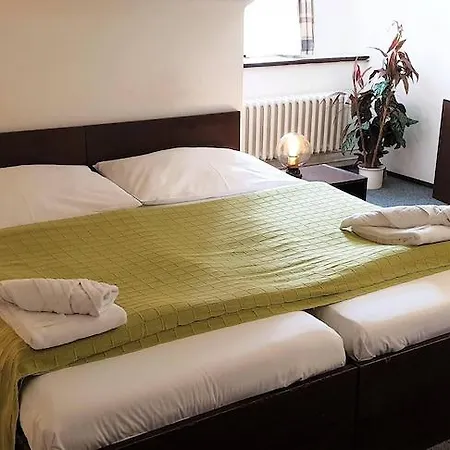 Hotel Self-service Ostaš 3*