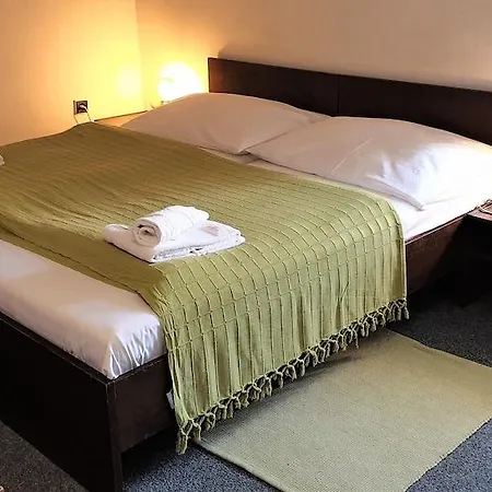 Hotel Self-service Ostaš 3*